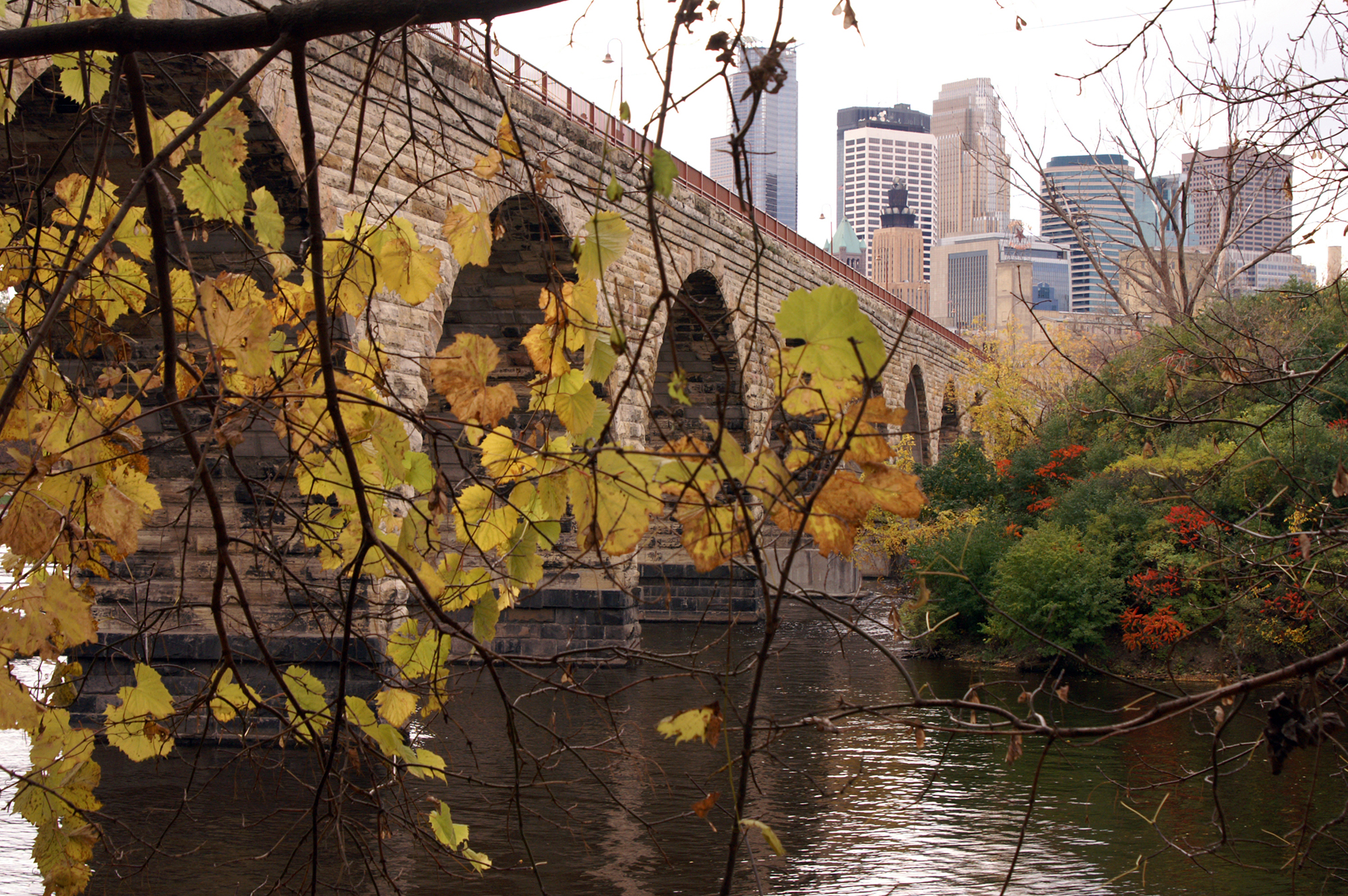 Scenic-Minneapolis-Photography-Gregg-Felsen-Stone-Archh-Bridge