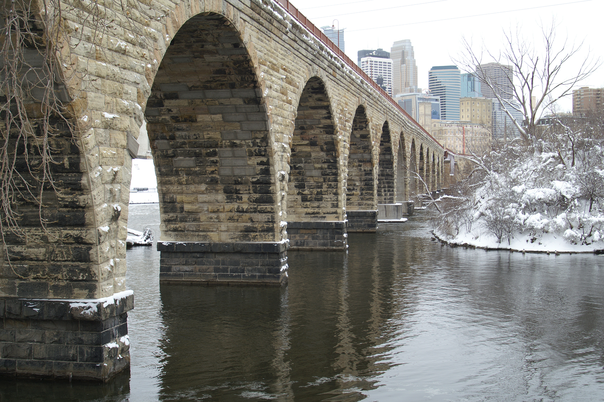 Scenic-Minneapolis-Photography-Gregg-Felsen-Stone-Archh-Bridge